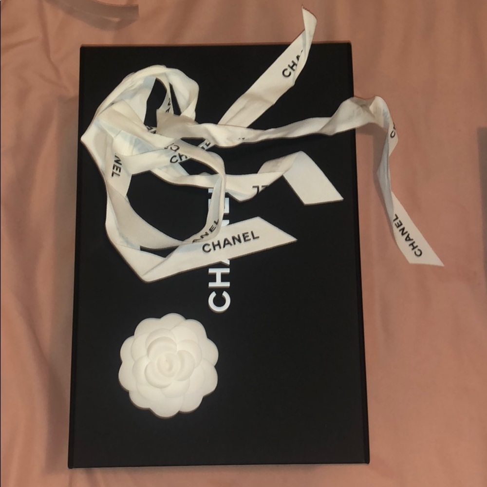 Chanel medium shoulder bag box